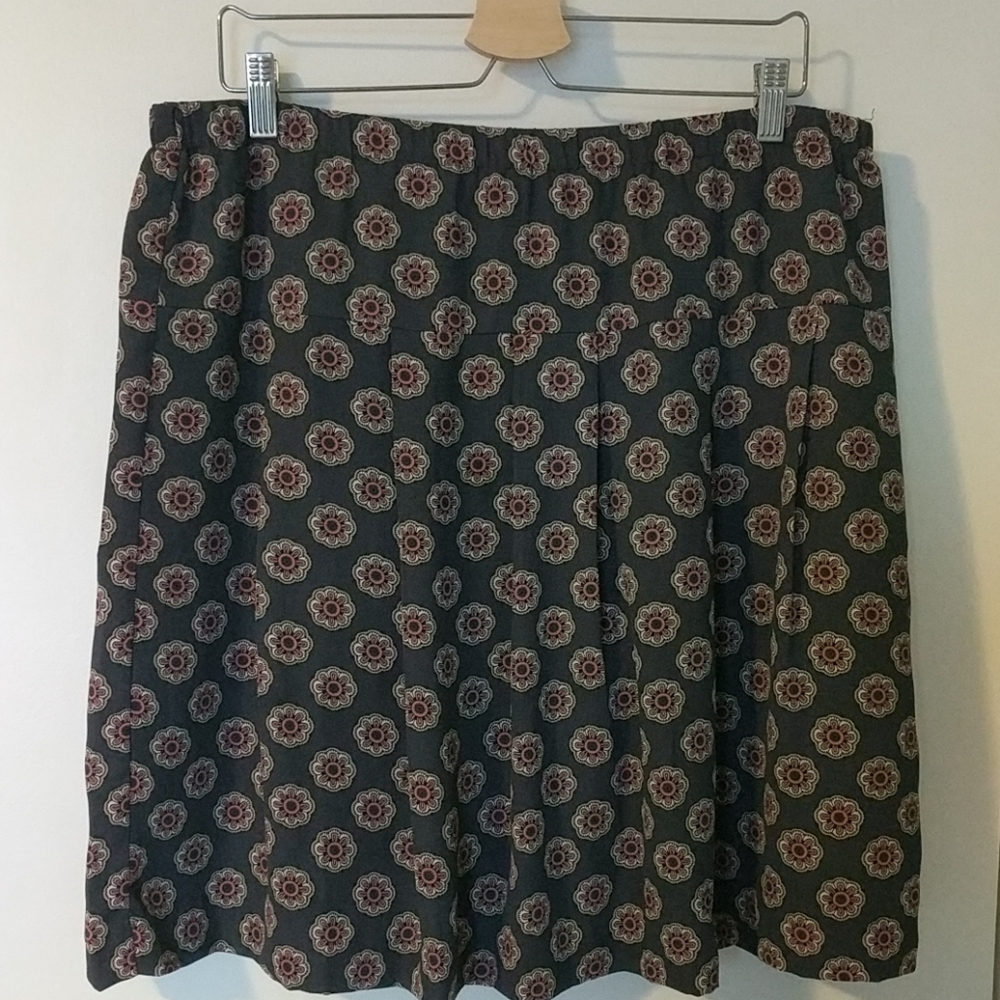LOFT mod-design lined playful skirt